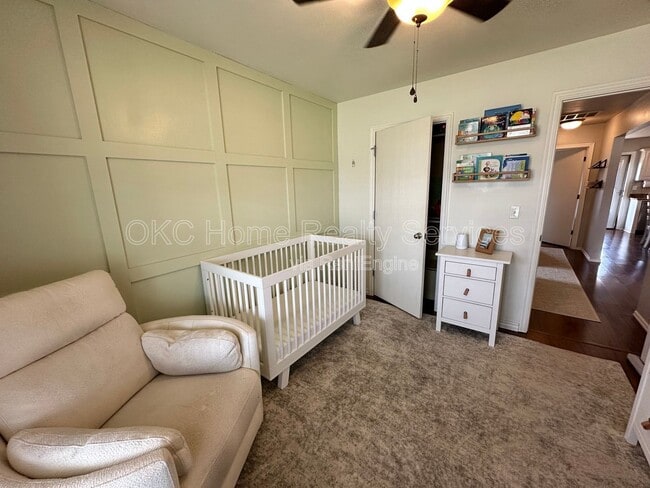 Building Photo - 613 E Linden Ln