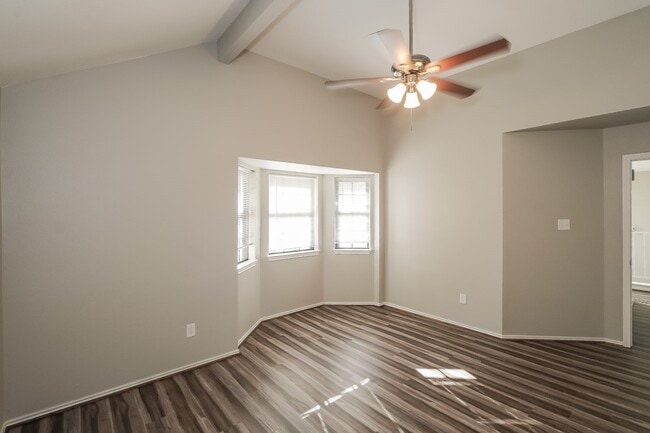 Building Photo - 6915 Eagle Ridge Dr