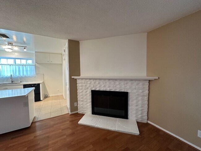 Building Photo - Stunning 5 bedroom tree lined cul-de-sac street in West Hills