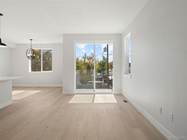 Building Photo - Brand New 4BD, 4BA Half-Duplex in Villa Park