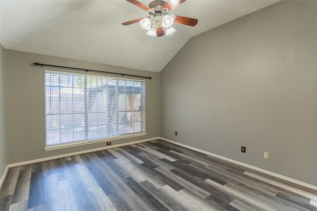 Building Photo - Spring Forest Drive, Pearland, TX 77584 - 3 BR 2 BA single-family home