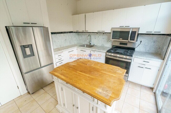 Building Photo - 107 Bridgeway