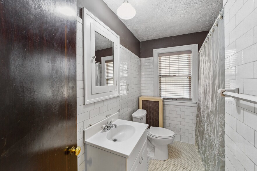 Bathroom - 10206 Clifton Blvd