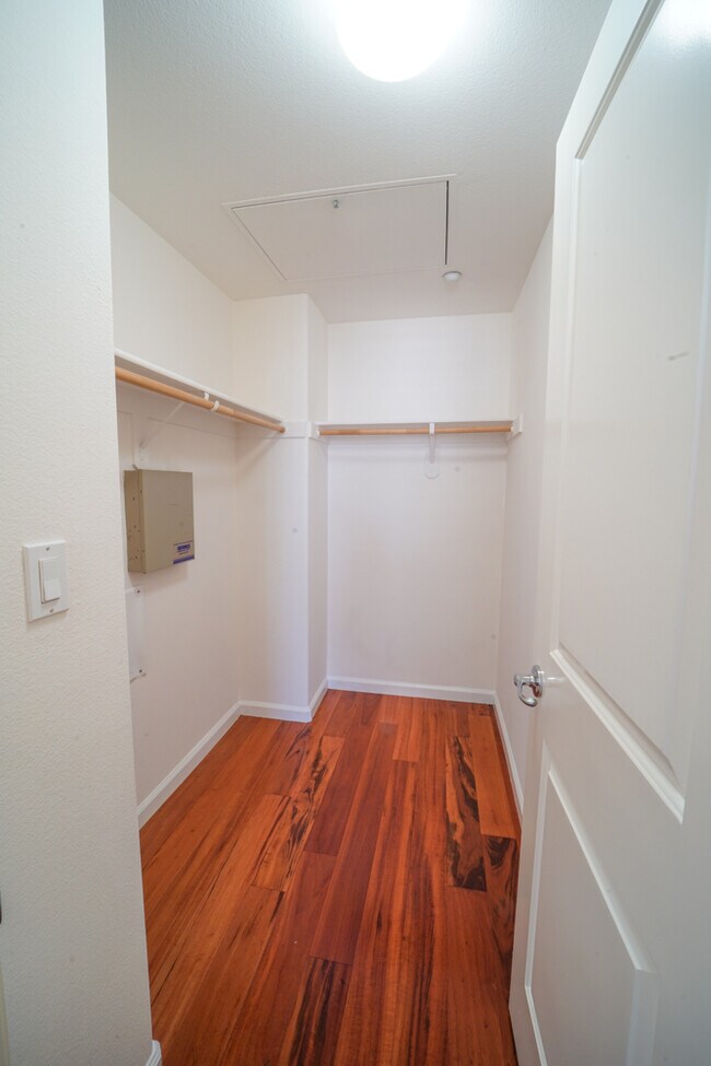 Building Photo - 1702 Northshore Dr