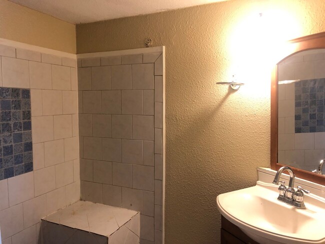 Building Photo - 2 bedroom 2 bath mobile home