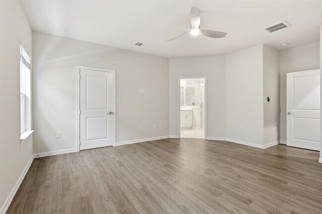 Building Photo - 9738 Champion Heavens Dr