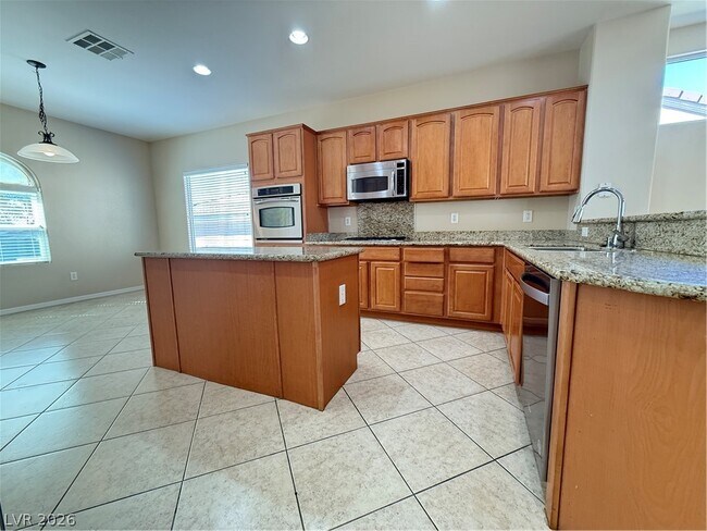 Building Photo - 2240 Shadow Canyon Dr
