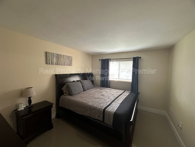 Building Photo - 9491 Palm Cir S