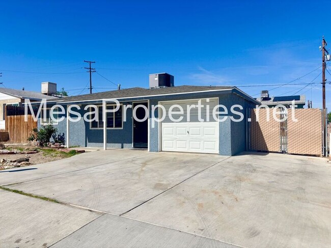 Building Photo - 820 Caliente Dr