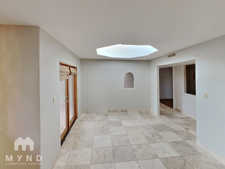 Building Photo - 5727 N PSO Ventoso