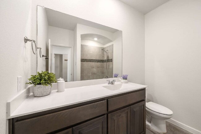 Building Photo - Modern Elegance Meets Everyday Comfort in ...