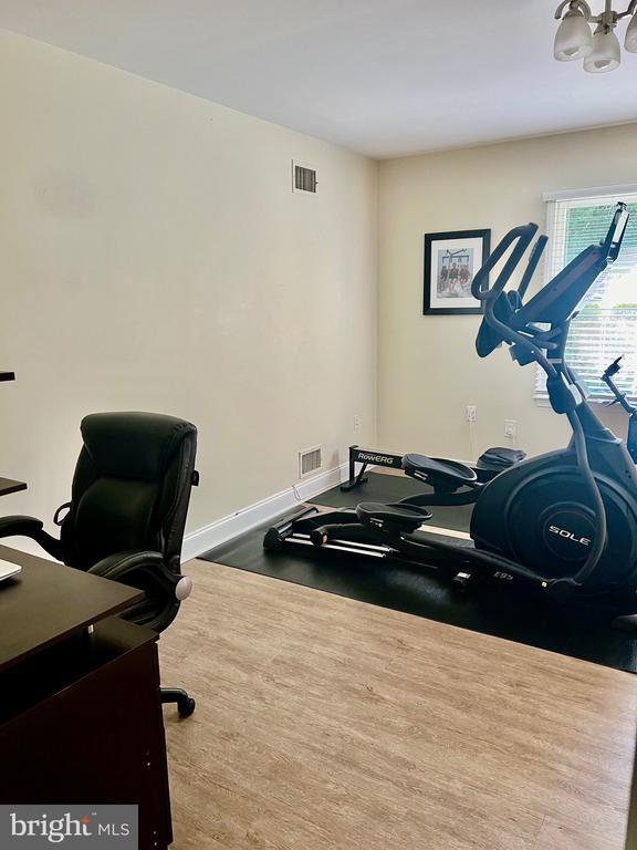 Building Photo - 1542 Crowell Rd