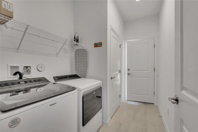 Building Photo - 518 Daiquiri Pl