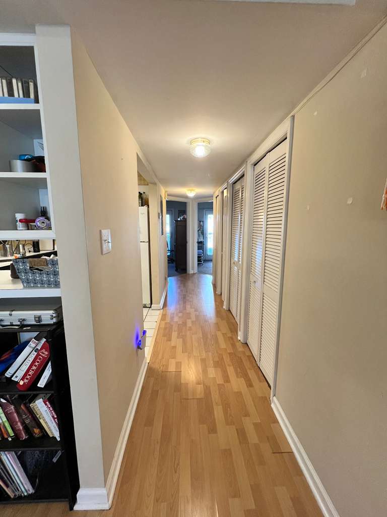 Building Photo - 1201 Laurel Ave