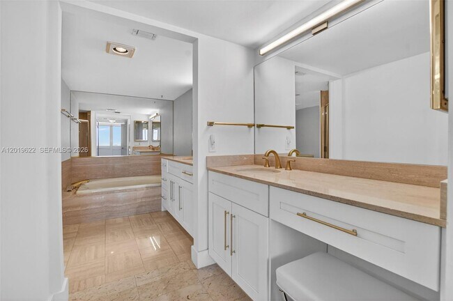 Building Photo - 4101 N Ocean Blvd