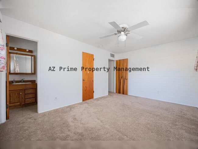 Building Photo - 530 W 15th St