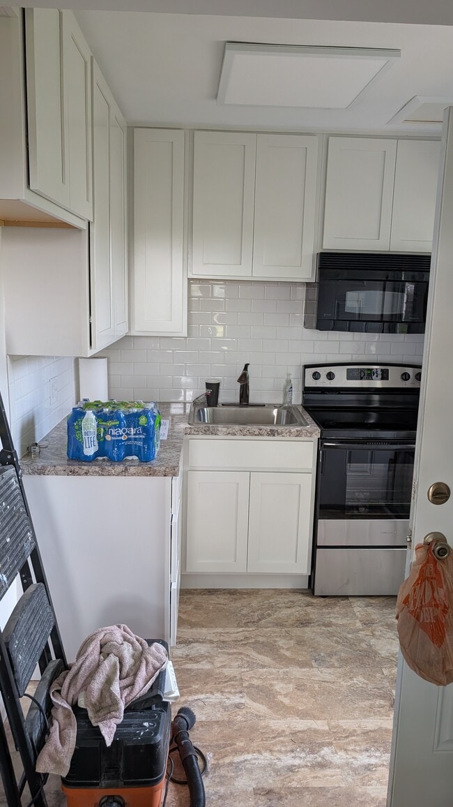 Building Photo - 482 Clearview Drive