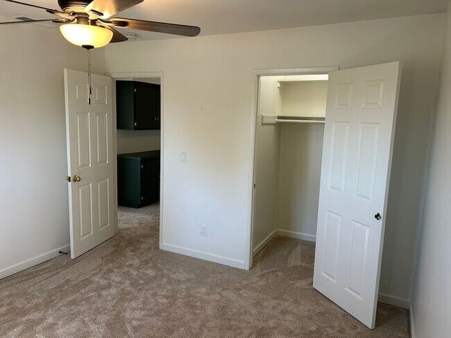 Building Photo - FANTASTIC 3BD TOWNHOUSE FOR LEASE!