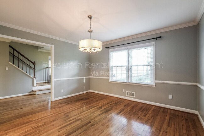 Building Photo - 3288 Regalwoods Dr