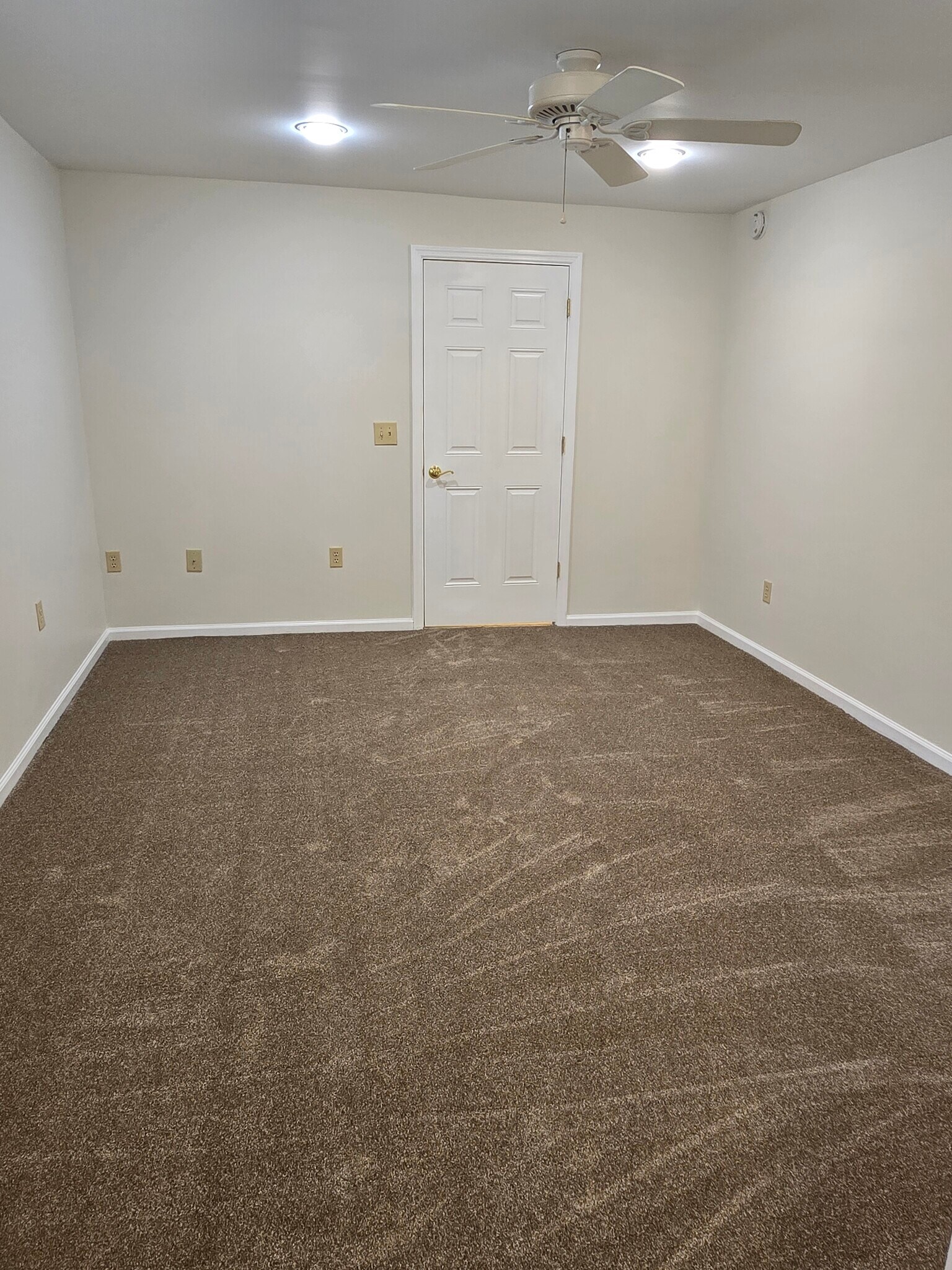 Building Photo - 7 Bedford Dr