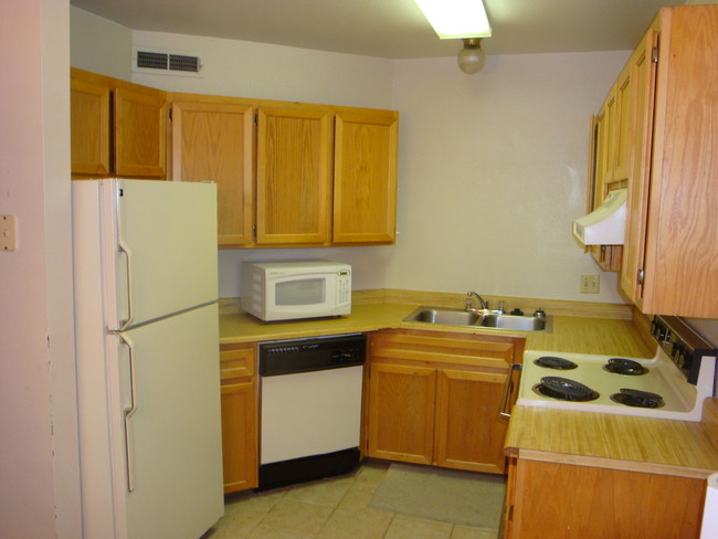 Large Kitchen - 34 E 700 N