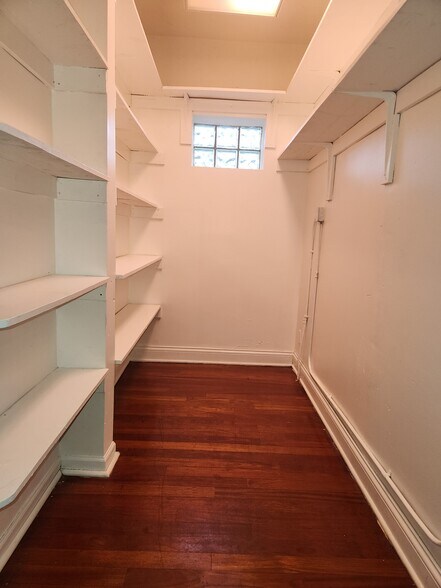 Building Photo - 8711 S Kingston Ave