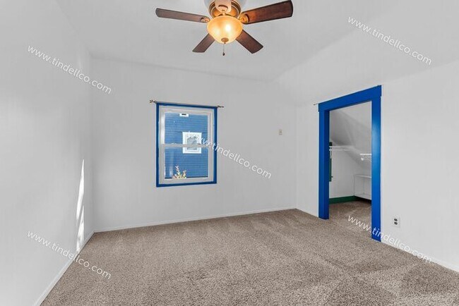 Building Photo - Charming 2-Bedroom + Bonus in University P...