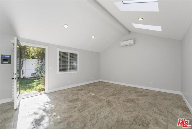 Building Photo - 645 N Sierra Bonita Ave