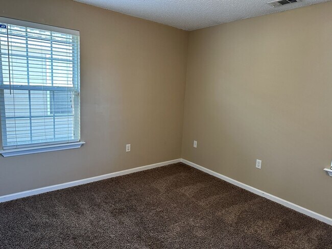 Building Photo - 199 Lancaster Way