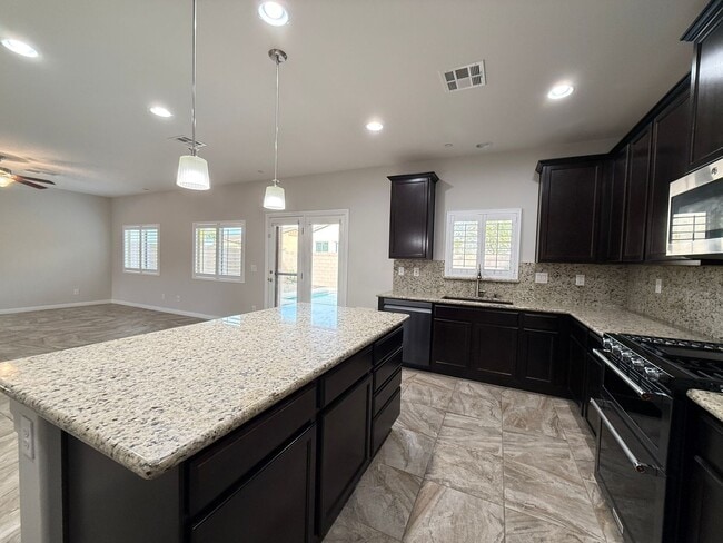 Building Photo - 132 Dunblane St