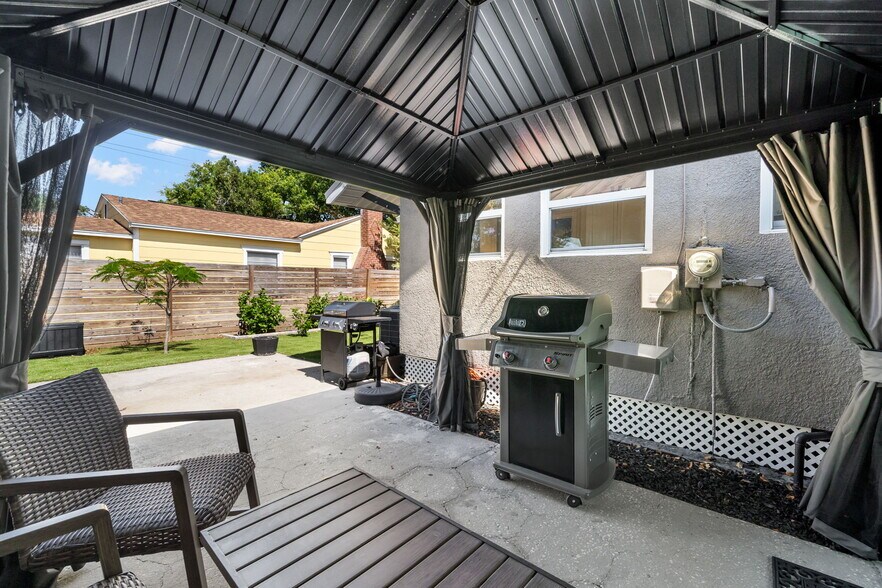 Building Photo - 3950 1st Ave N