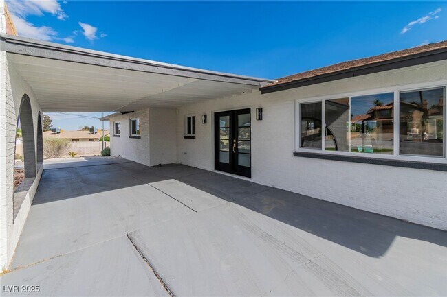 Building Photo - 3485 Shamrock Ave