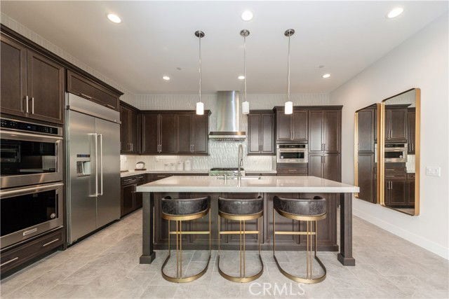 Building Photo - 255 Sawbuck