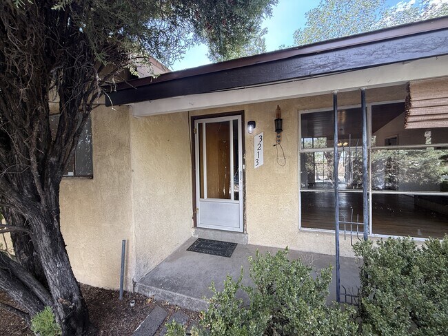 Building Photo - 3213 San Pedro Dr NE