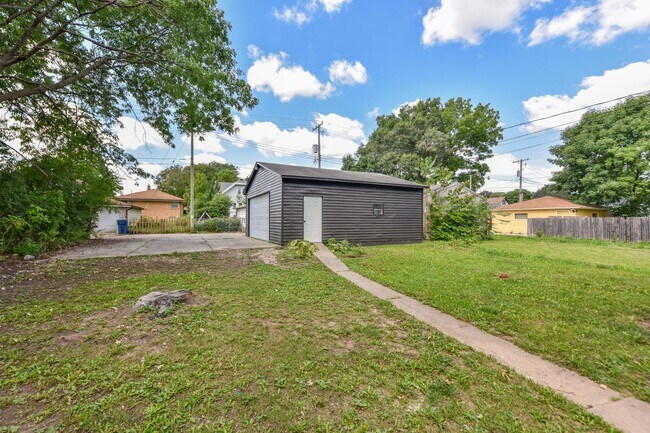 Building Photo - 4831 N 70th St
