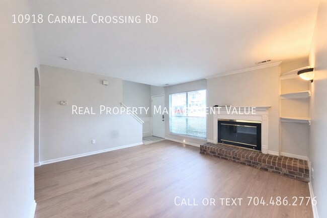 Building Photo - 10918 Carmel Crossing Rd