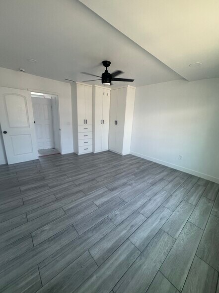 Building Photo - 1121 La Puerta St
