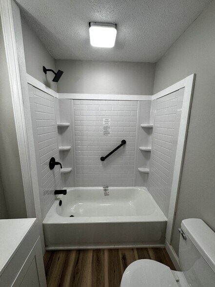 Building Photo - 118 Bank St