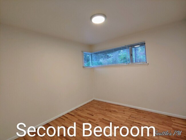 Building Photo - Beautifully Updated 4 Bedroom Home in Sherdian Beach- Includes Beach Club Access