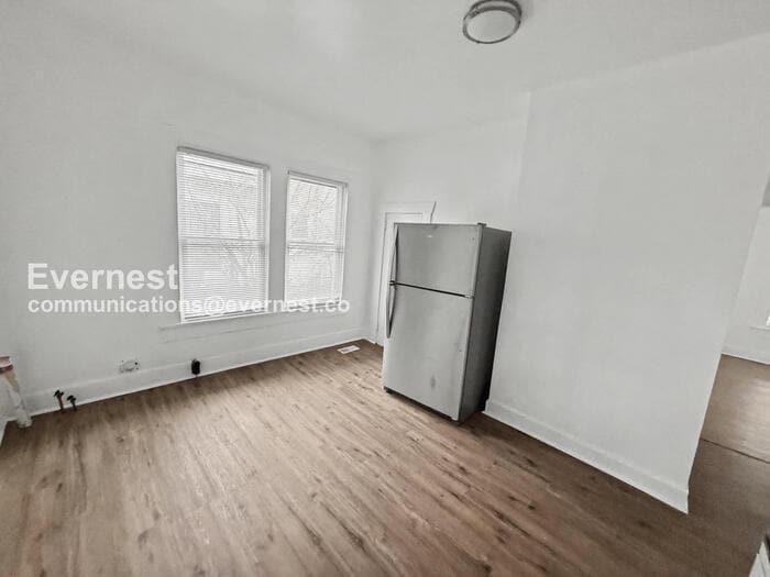 Building Photo - 1515 36th Pl N