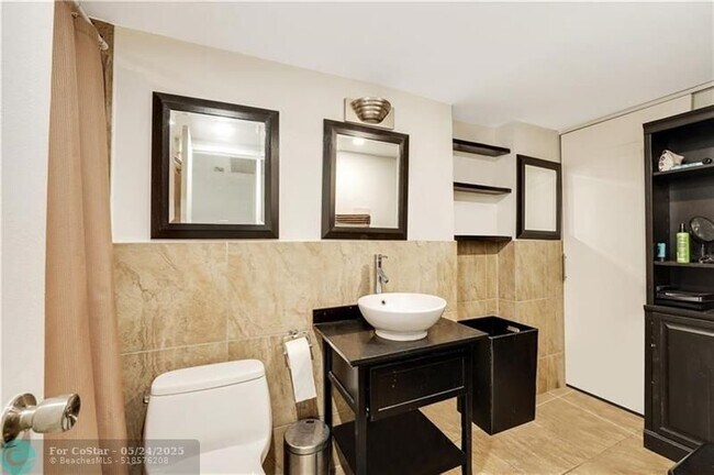 Building Photo - 3140 S Ocean Dr