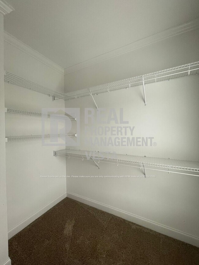 Building Photo - 435 New St