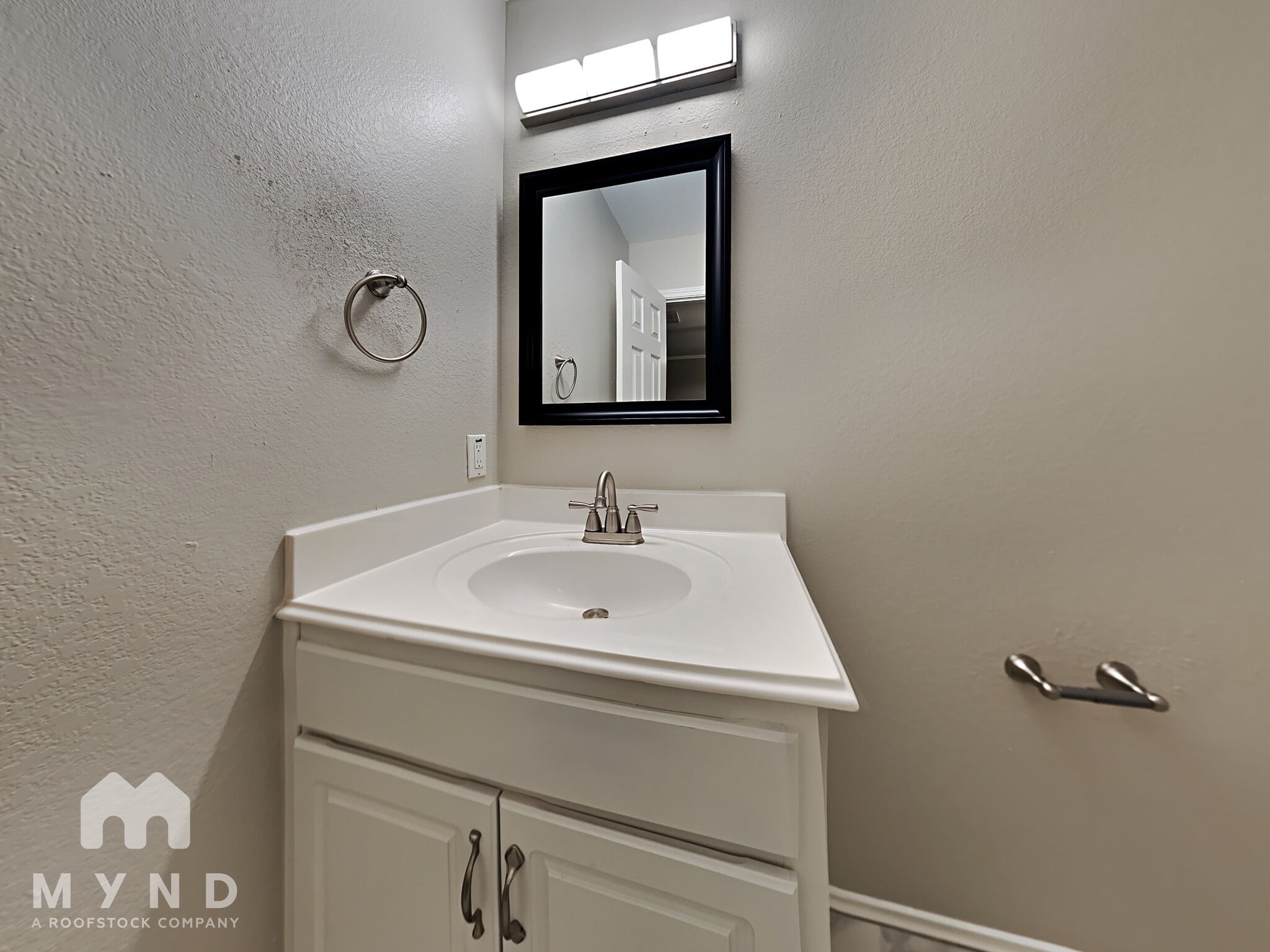 Building Photo - 3523 Avalon Castle Dr