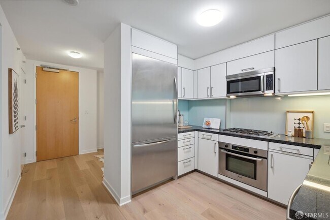 Building Photo - 333 Main St