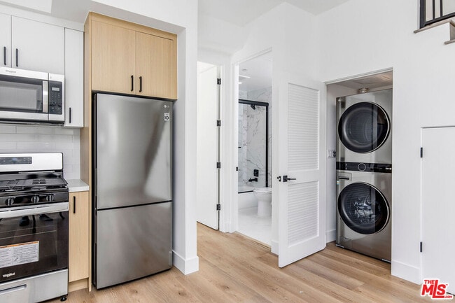 Building Photo - 11241 Morrison St