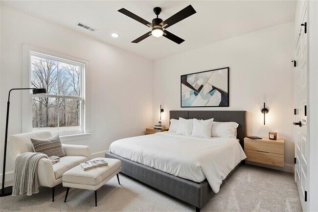 Building Photo - 247 Kinross Dr