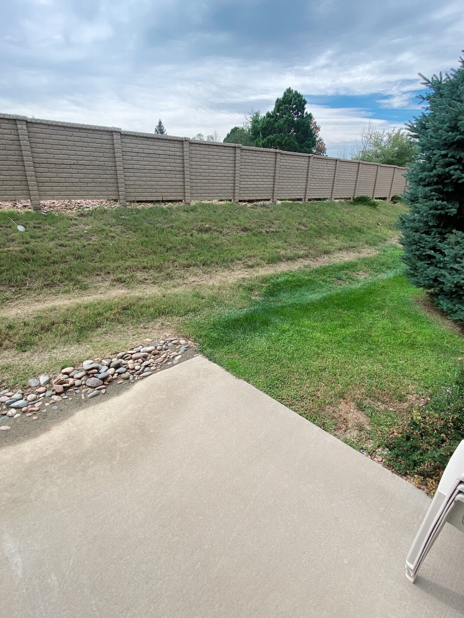 Building Photo - 2464 Sierra Springs Dr