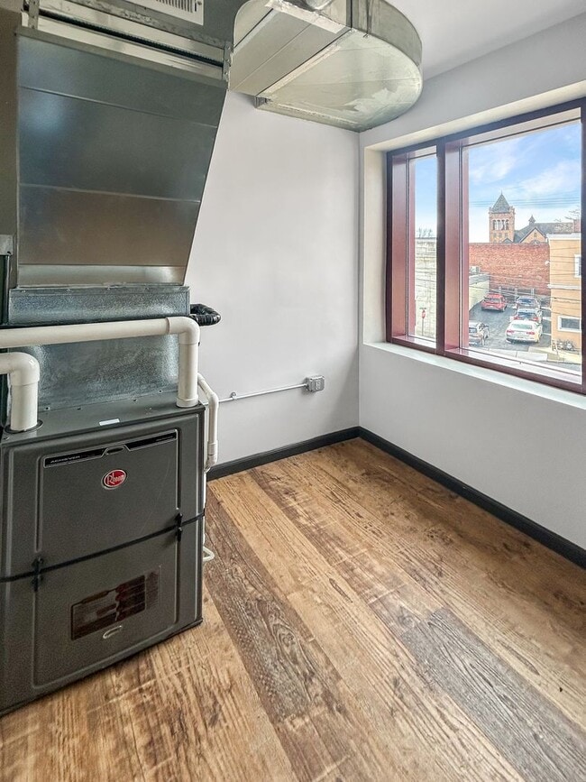 Building Photo - 101 E Lincoln Ave