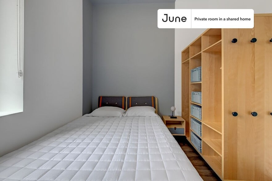 Building Photo - Lovely Private ROOM in Williamsburg