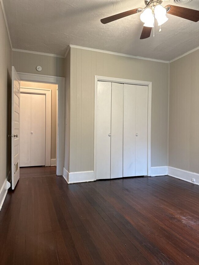 Building Photo - Charming 2-bedroom, 1-bathroom home